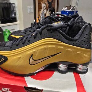 Nike Shox R4 Black-Metallic Gold Womens Sz 7 US [AR3565-005] Shoes Sneakers NEW